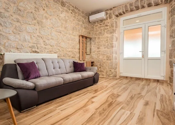 Marinus Apartments