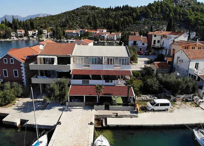 Marinus Apartments